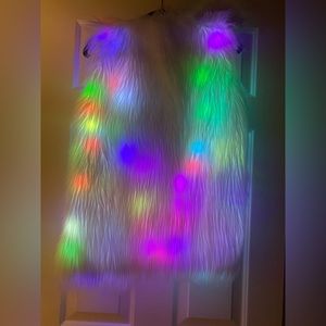 White Faux Fur Vest - **lights up**multi color lights !! size small NWT